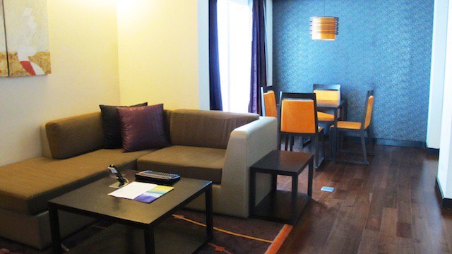 研究生以點數訂曼谷 Radisson 飯店的基本房,升等到 One Bedroom Suite