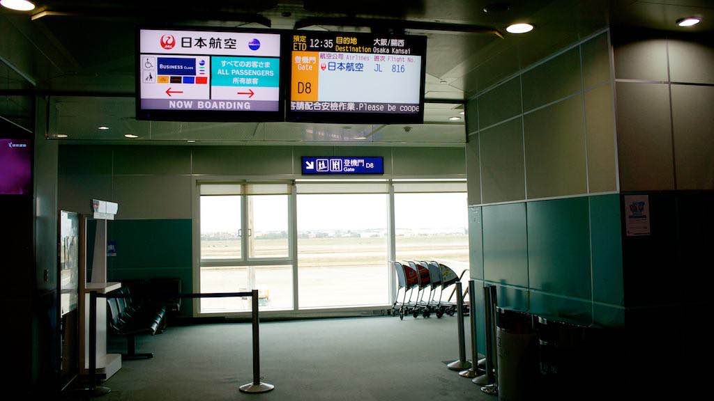 JL816 於中午出發,其實跟研究生轉機時間很不搭,不過就為了B787啊