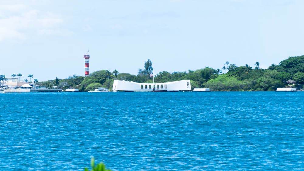 遠眺夏威夷亞利桑那號戰艦紀念館（研究生的點數旅行筆記）