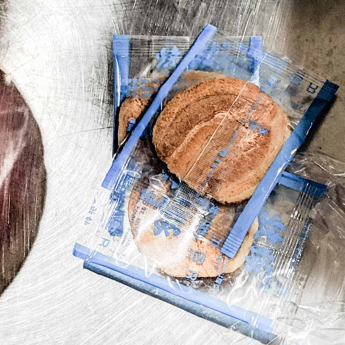 一風堂泡麵裡的乾燥肉片屬於防疫範圍內，要取出才能入境（研究生的點數旅行筆記）