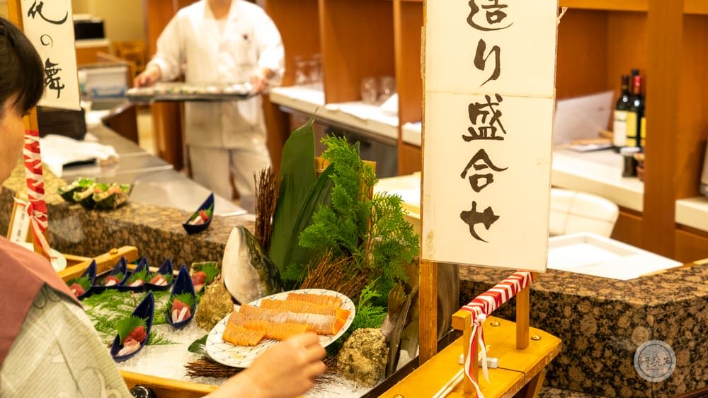 晚餐的生魚片也是沒有客氣的多樣選擇