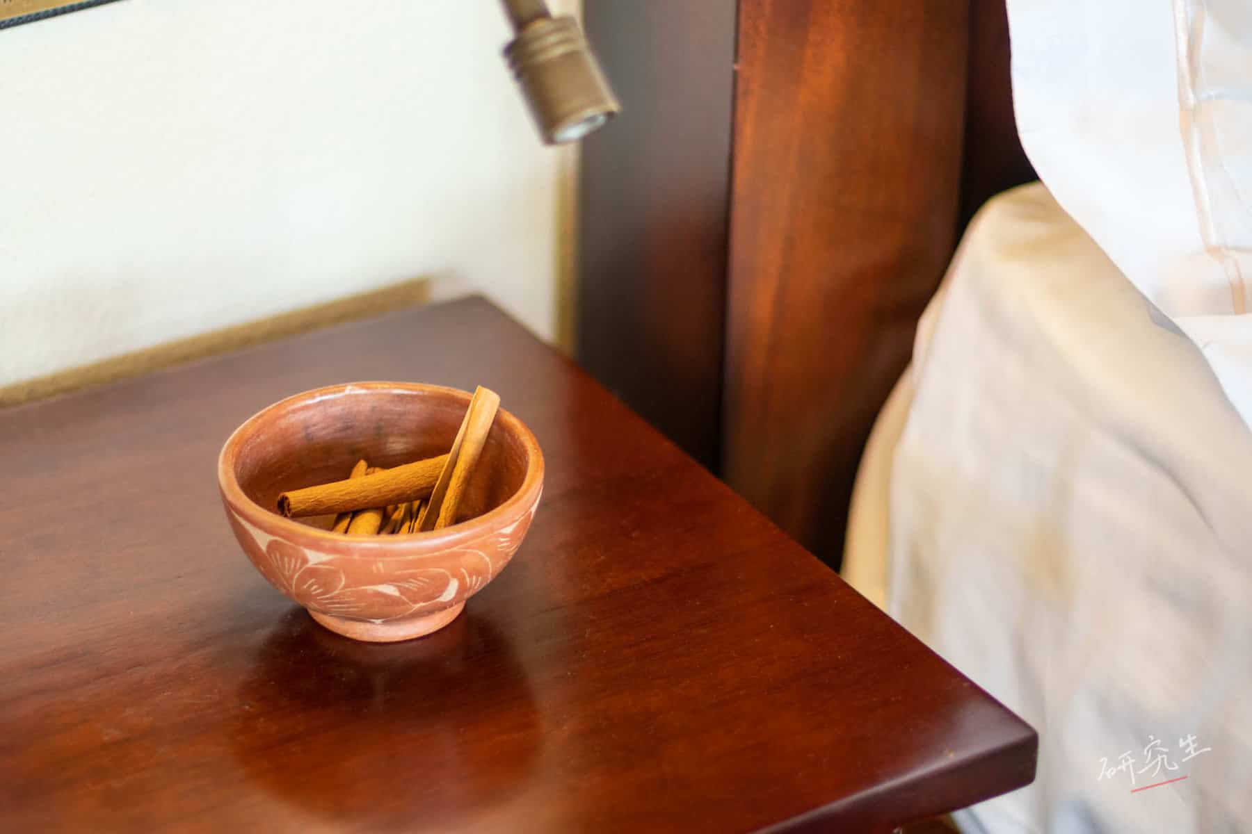 房間內裝飾/ Al Maha 沙漠羚羊飯店|研究生的點數旅行筆記