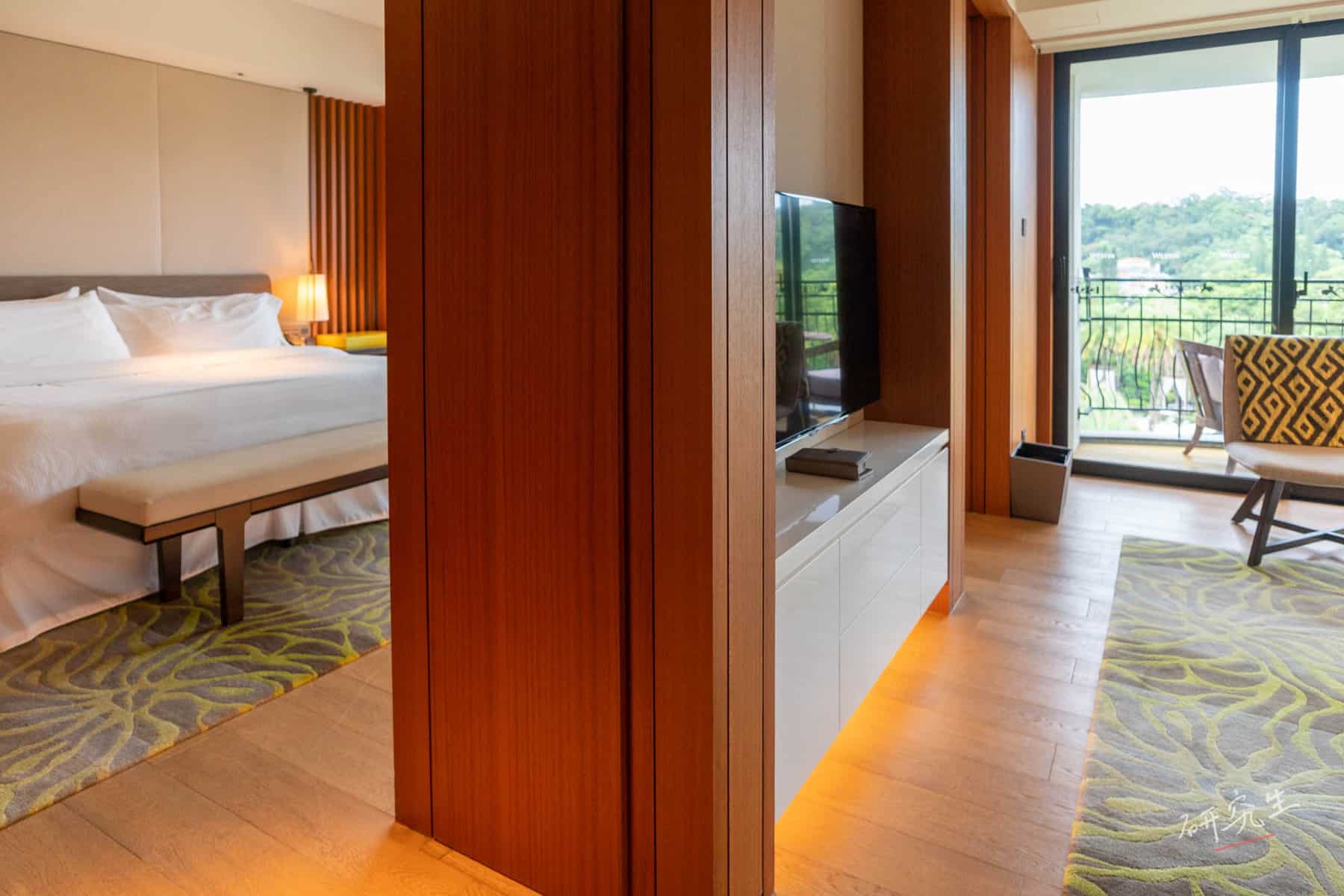 一半客廳,一半客房,中間有拉門可以關上|大溪威斯汀 (Westin Tashee)