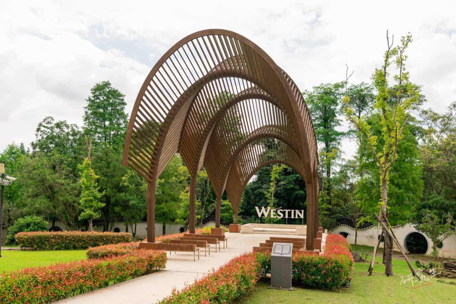 可以坐在教堂發呆一下|大溪威斯汀 (Westin Tashee)